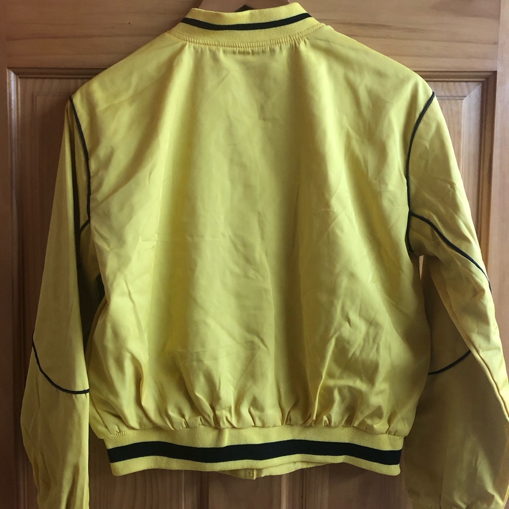 Yellow jacket - Picture 2 of 3